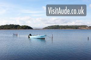 small boat on Etang du Gruissan